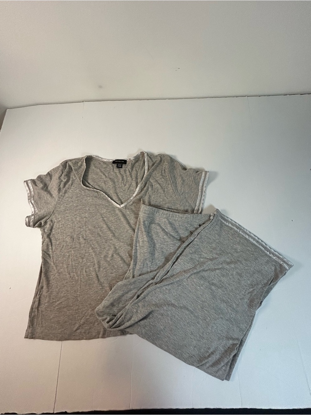 Jones New York Heather Gray V-Neck Pajama Set